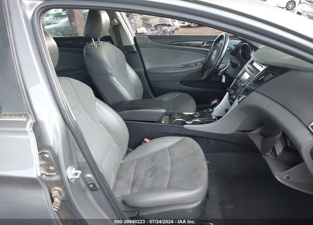 2014 HYUNDAI SONATA VIN: 5NPEC4AC8EH908834