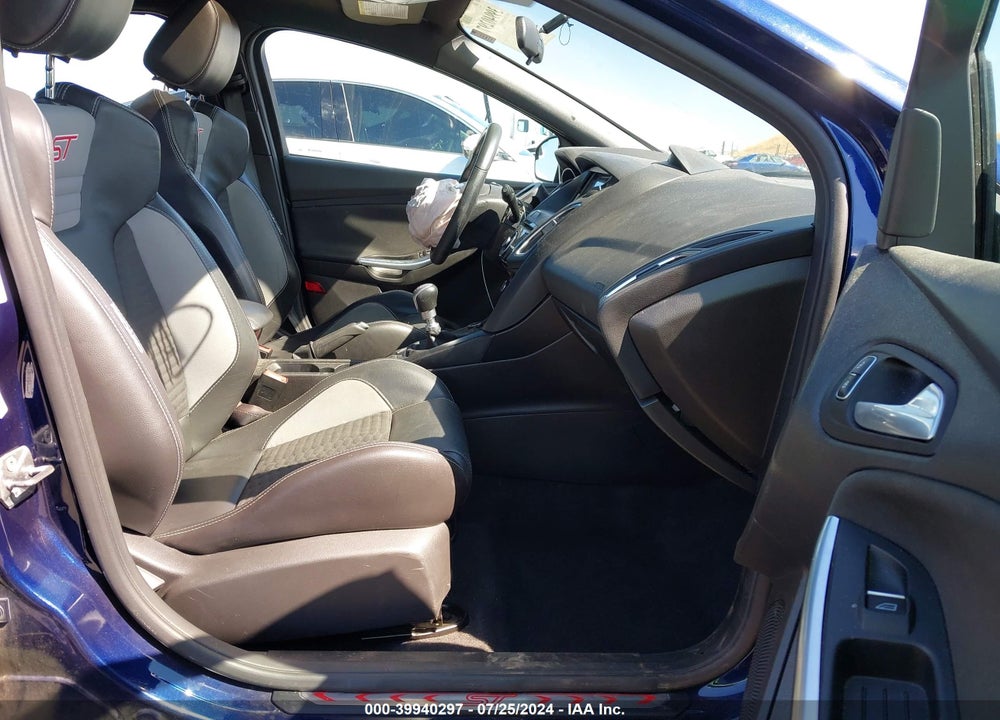 2017 FORD FOCUS ST VIN: 1FADP3L94HL211002