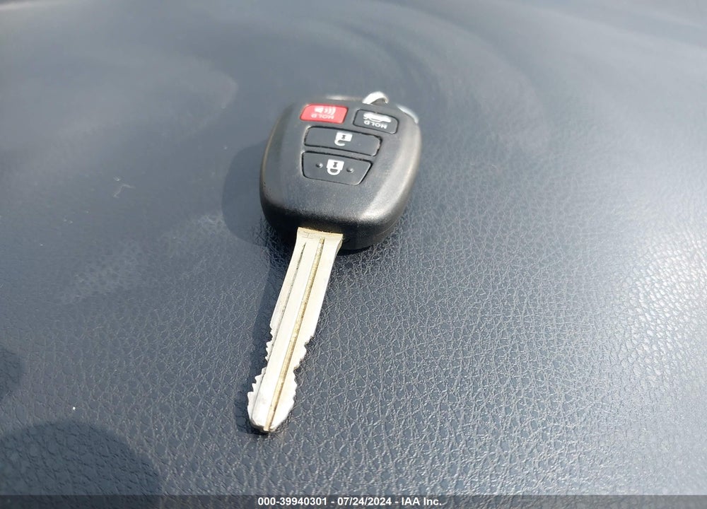 2014 TOYOTA COROLLA LE VIN: 5YFBURHE4EP071684