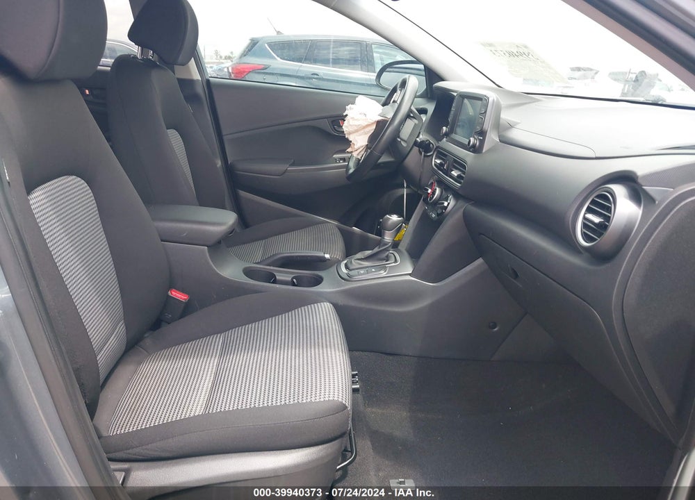 2018 HYUNDAI KONA SEL VIN: KM8K22AA1JU136133