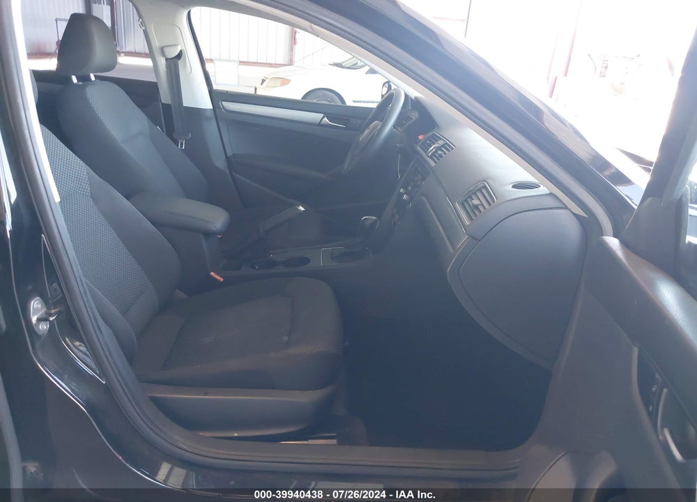 2014 VOLKSWAGEN PASSAT 2.5L S VIN: 1VWAP7A33EC026662