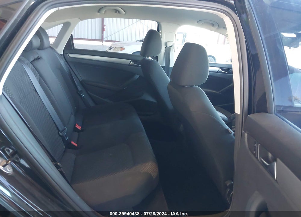 2014 VOLKSWAGEN PASSAT 2.5L S VIN: 1VWAP7A33EC026662