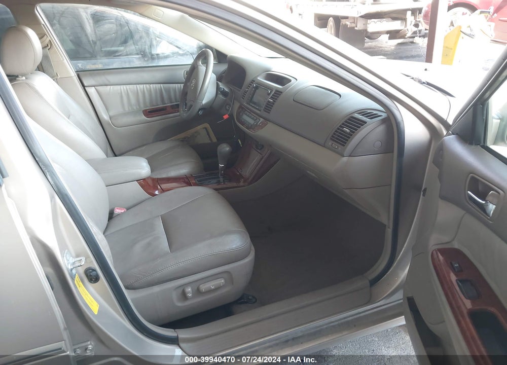 2005 TOYOTA CAMRY XLE V6 VIN: 4T1BF30K35U594850