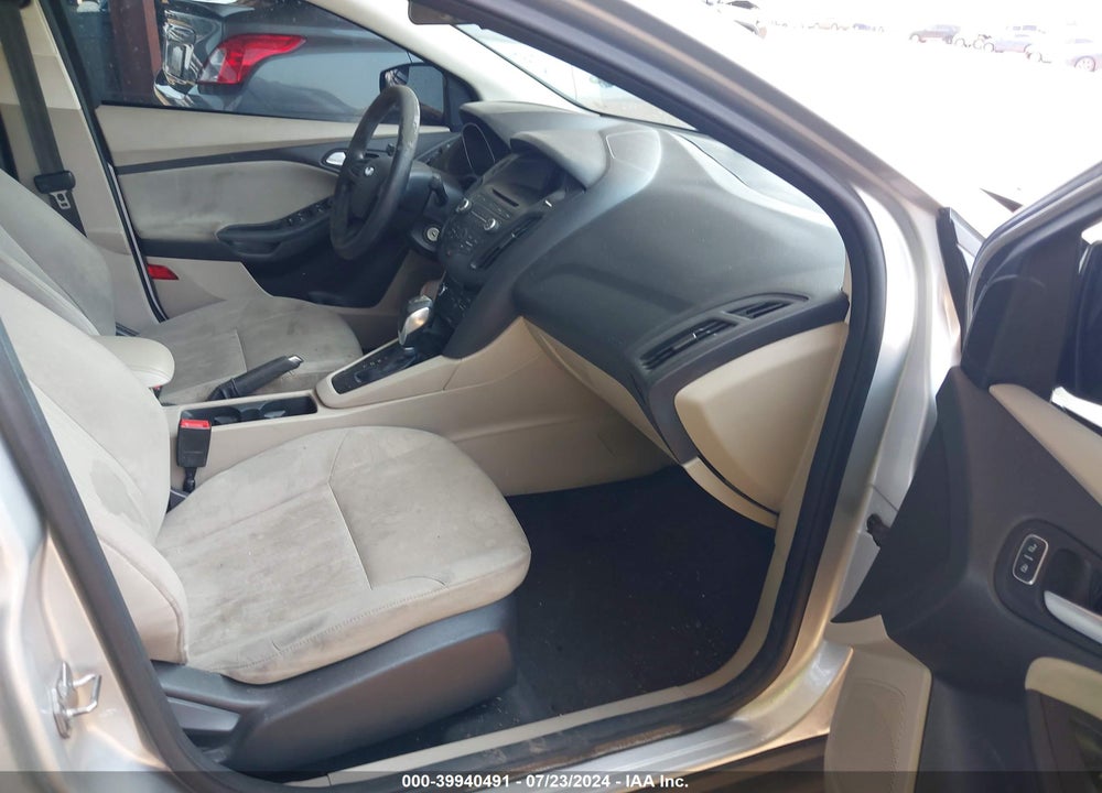 2015 FORD FOCUS SE VIN: 1FADP3F28FL289309