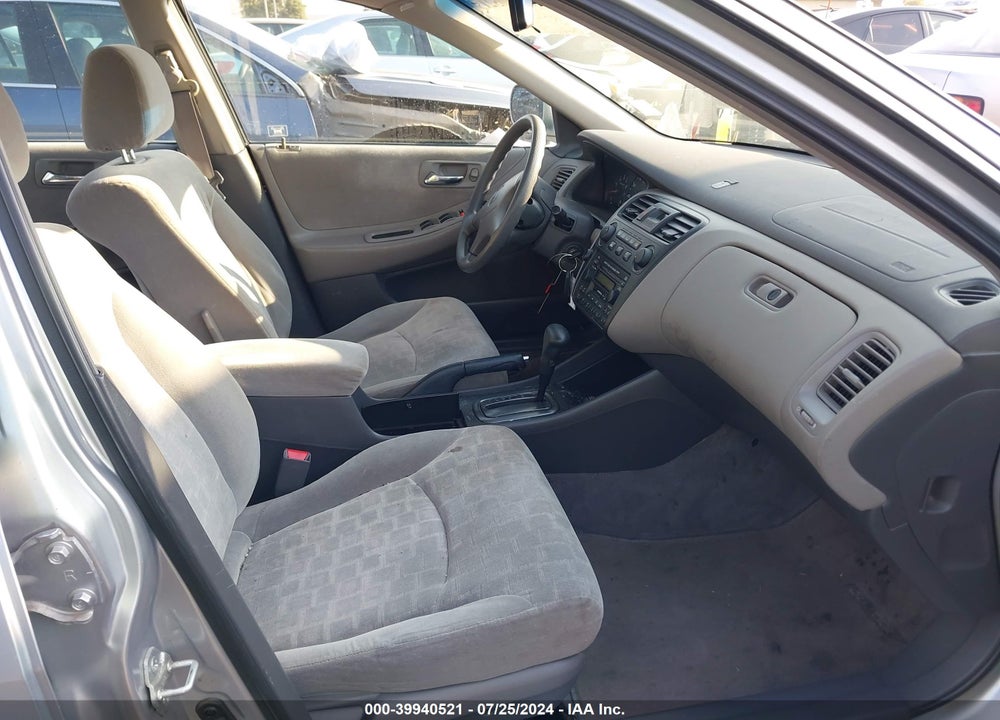 2001 HONDA ACCORD 2.3 EX VIN: JHMCG66841C027158