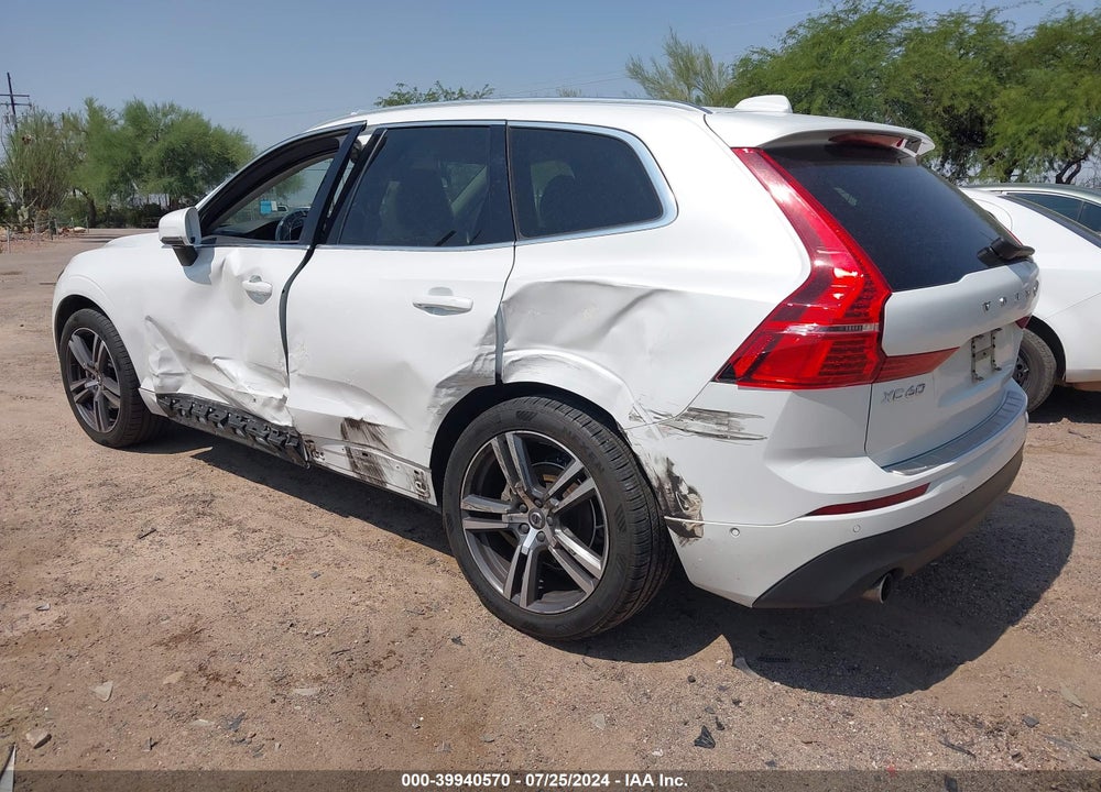 2018 VOLVO XC60 T5 MOMENTUM VIN: LYV102RK0JB101984