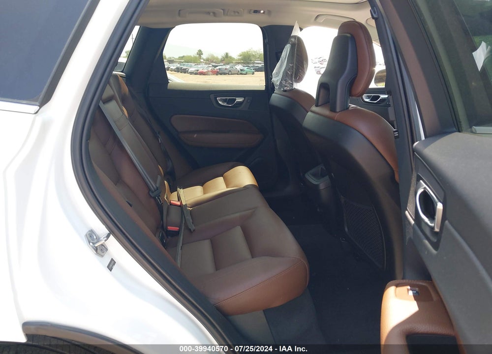 2018 VOLVO XC60 T5 MOMENTUM VIN: LYV102RK0JB101984