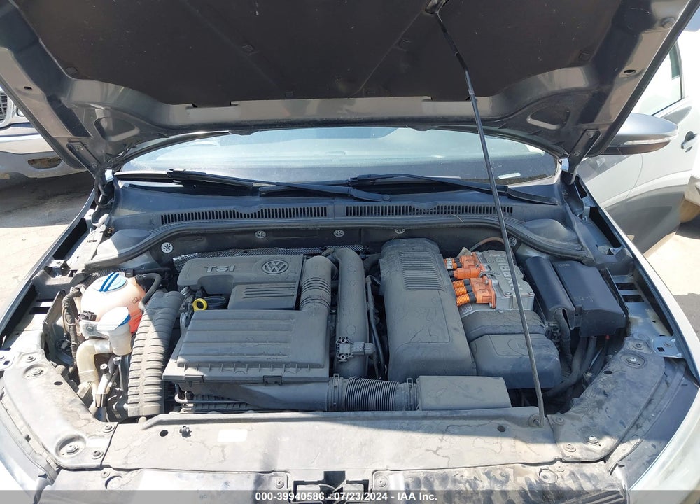 2013 VOLKSWAGEN JETTA HYBRID SEL VIN: 3VW637AJ3DM265559