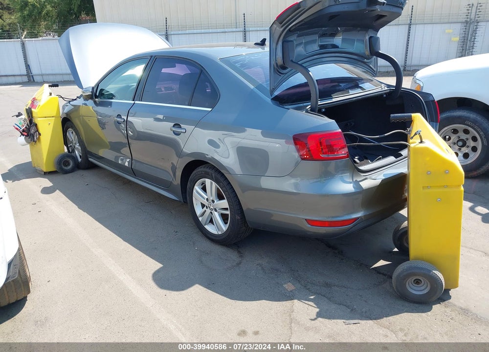 2013 VOLKSWAGEN JETTA HYBRID SEL VIN: 3VW637AJ3DM265559