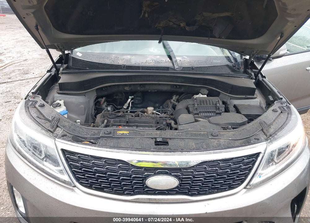 2015 KIA SORENTO LX VIN: 5XYKTCA63FG585969