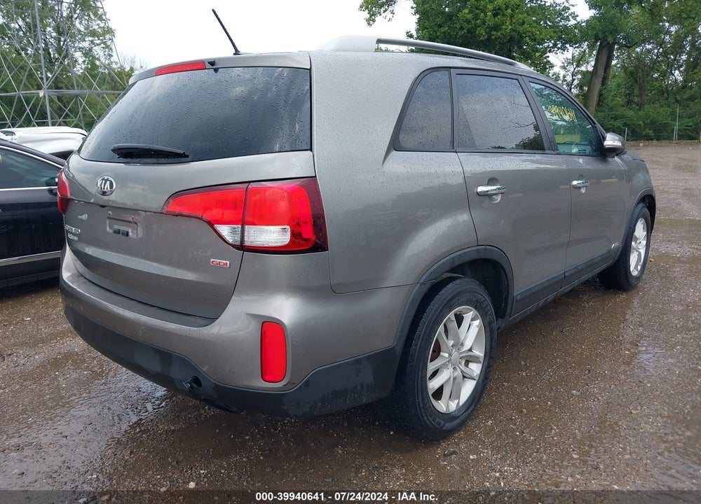 2015 KIA SORENTO LX VIN: 5XYKTCA63FG585969