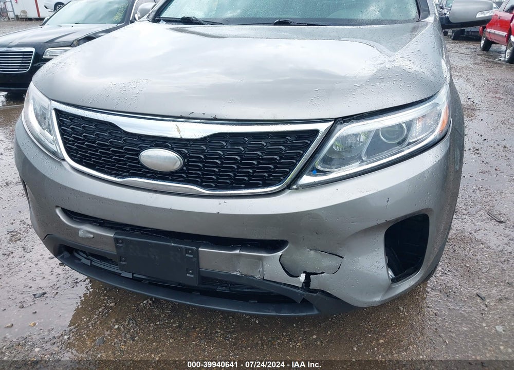2015 KIA SORENTO LX VIN: 5XYKTCA63FG585969