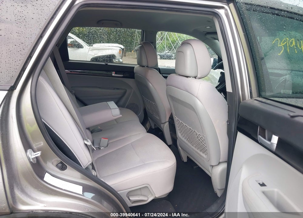2015 KIA SORENTO LX VIN: 5XYKTCA63FG585969