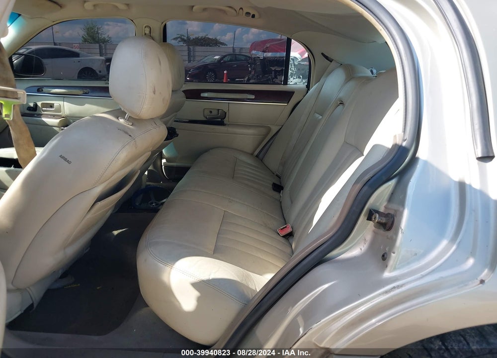 2004 LINCOLN TOWN CAR SIGNATURE VIN: 1LNHM81W74Y659558