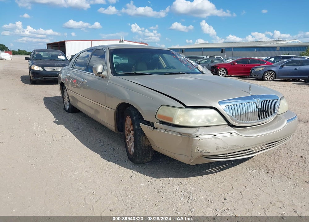2004 LINCOLN TOWN CAR SIGNATURE VIN: 1LNHM81W74Y659558