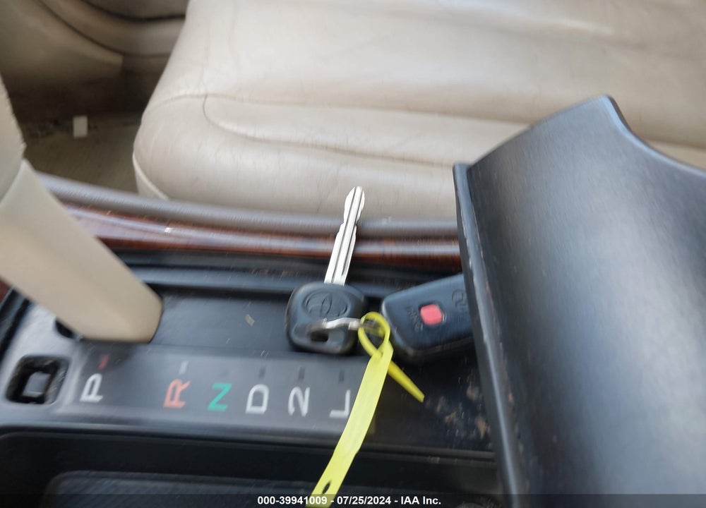 2000 TOYOTA AVALON XLS VIN: 4T1BF28B5YU007969