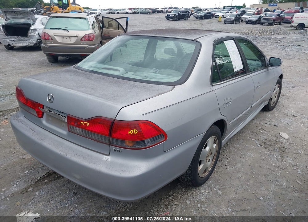 2001 HONDA ACCORD 3.0 EX VIN: 1HGCG16581A078881