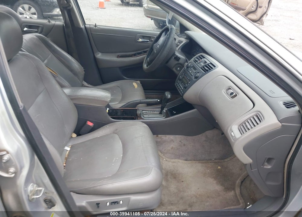 2001 HONDA ACCORD 3.0 EX VIN: 1HGCG16581A078881