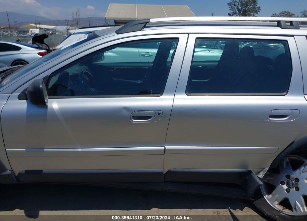 2005 VOLVO XC70 2.5T AWD VIN: YV1SZ592551182497