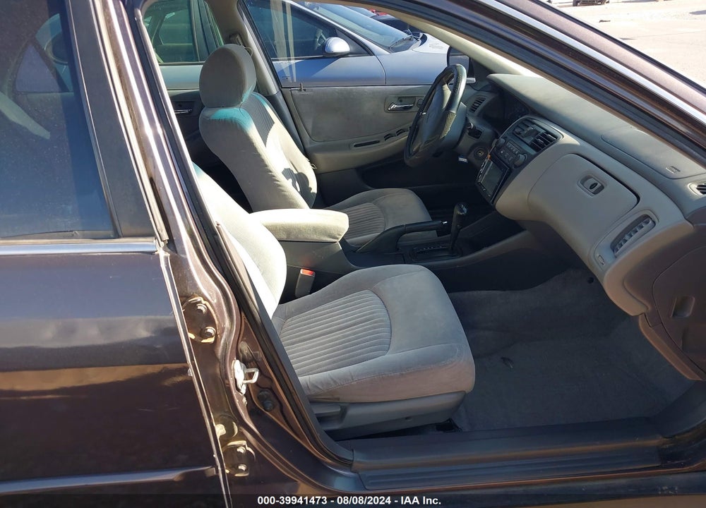 1998 HONDA ACCORD LX VIN: 1HGCG5644WA045169
