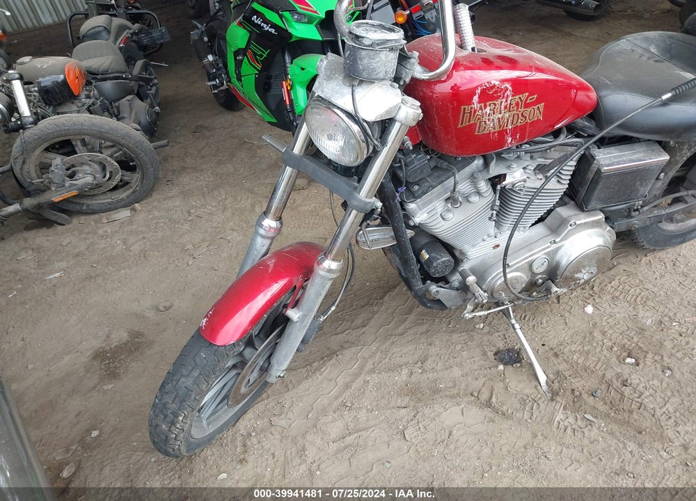 1990 HARLEY-DAVIDSON XLH883 VIN: 1HD4CAM11LY111985