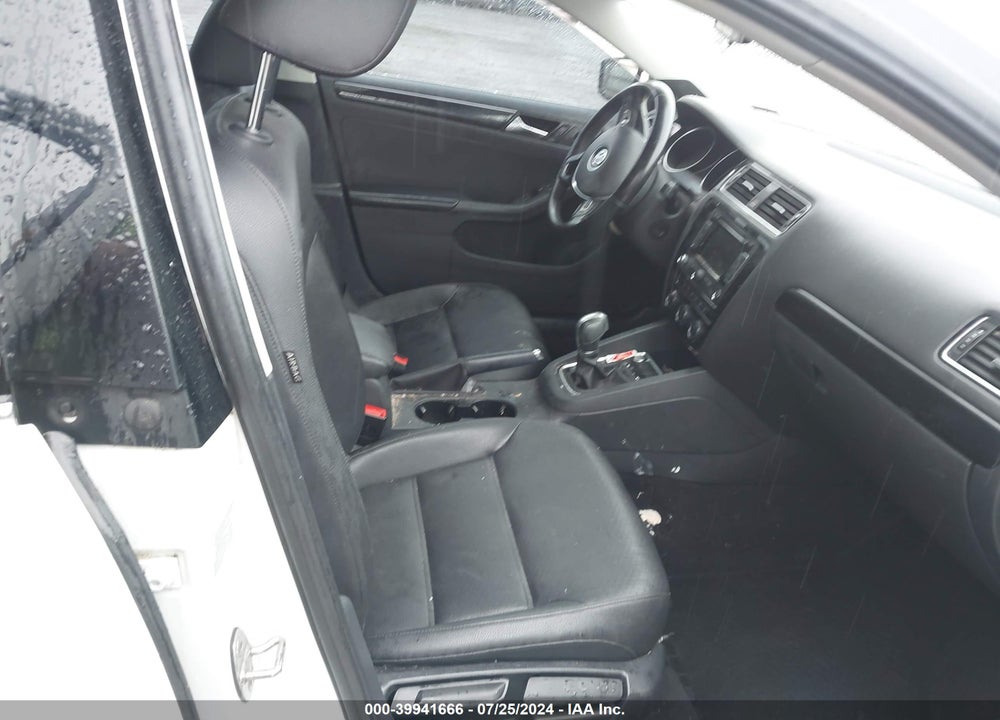 2015 VOLKSWAGEN JETTA 2.0L TDI SEL VIN: 3VWLA7AJ7FM261350