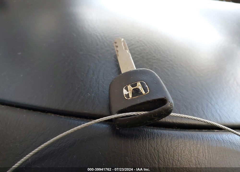 2005 HONDA CIVIC LX VIN: 2HGES16545H607385