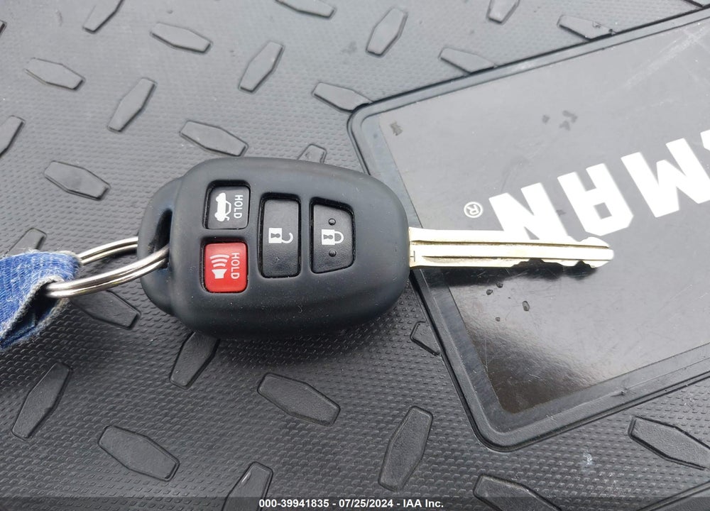 2015 TOYOTA COROLLA LE VIN: 5YFBURHEXFP266268