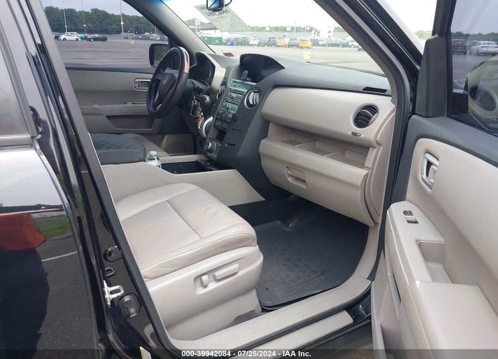 2011 HONDA PILOT TOURING VIN: 5FNYF4H91BB054455