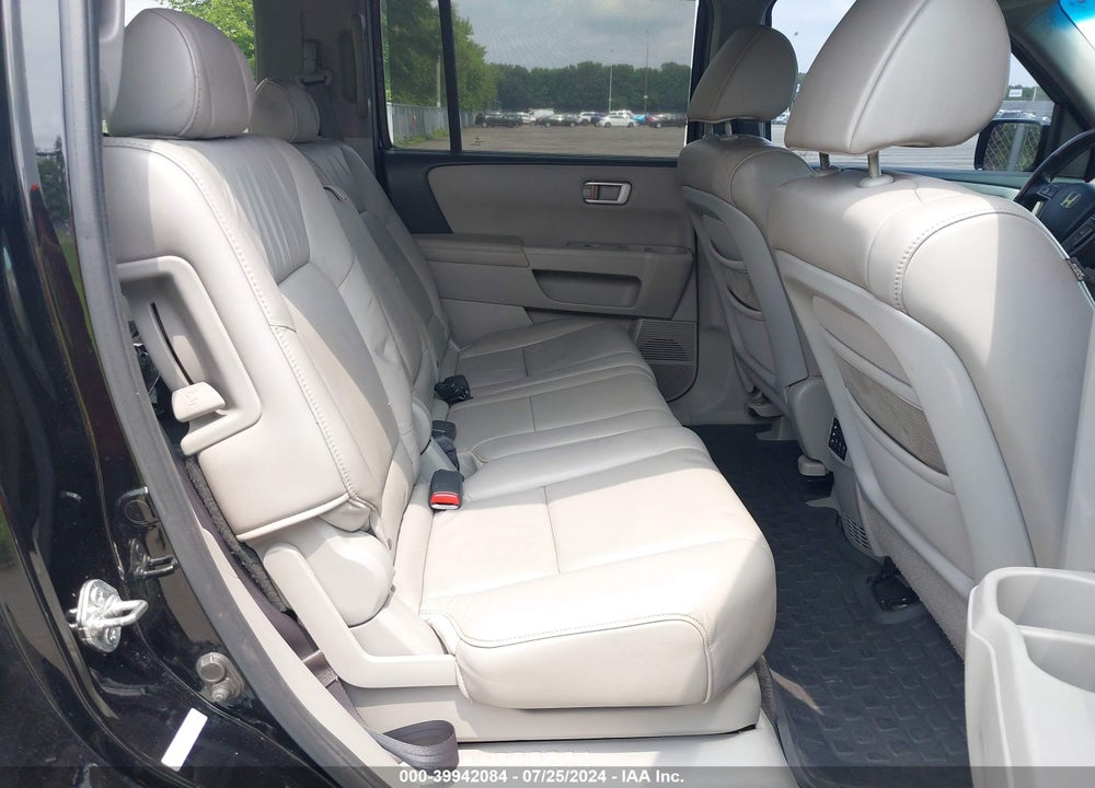2011 HONDA PILOT TOURING VIN: 5FNYF4H91BB054455