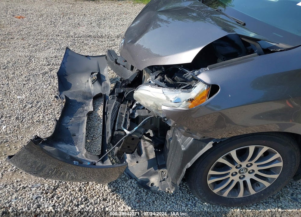 2016 TOYOTA SIENNA XLE 8 PASSENGER VIN: 5TDYK3DC4GS715714