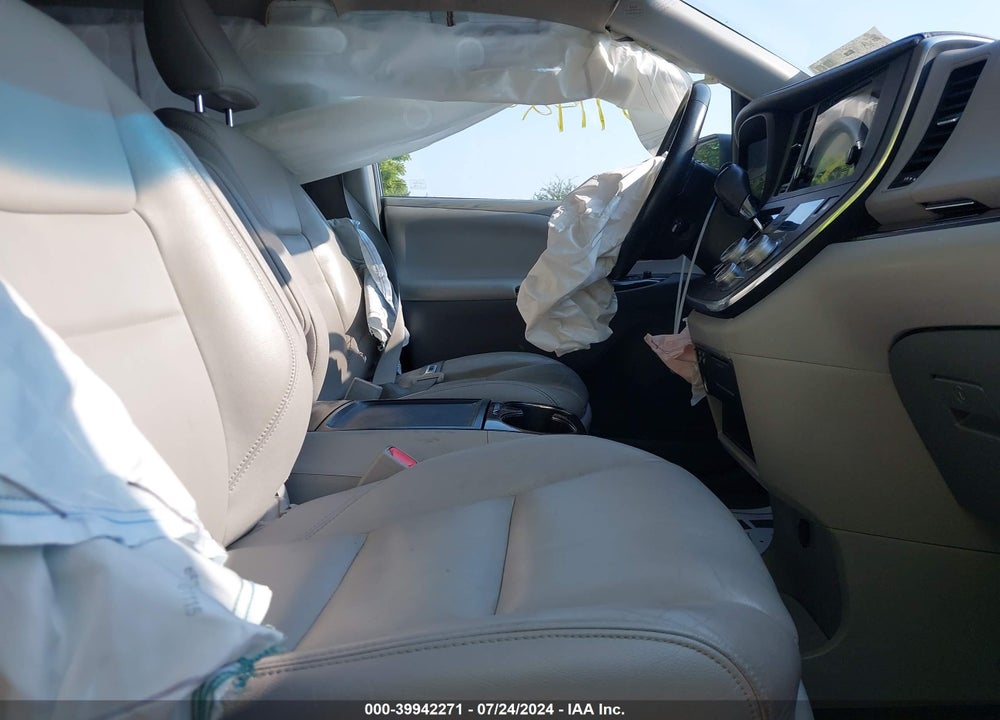 2016 TOYOTA SIENNA XLE 8 PASSENGER VIN: 5TDYK3DC4GS715714