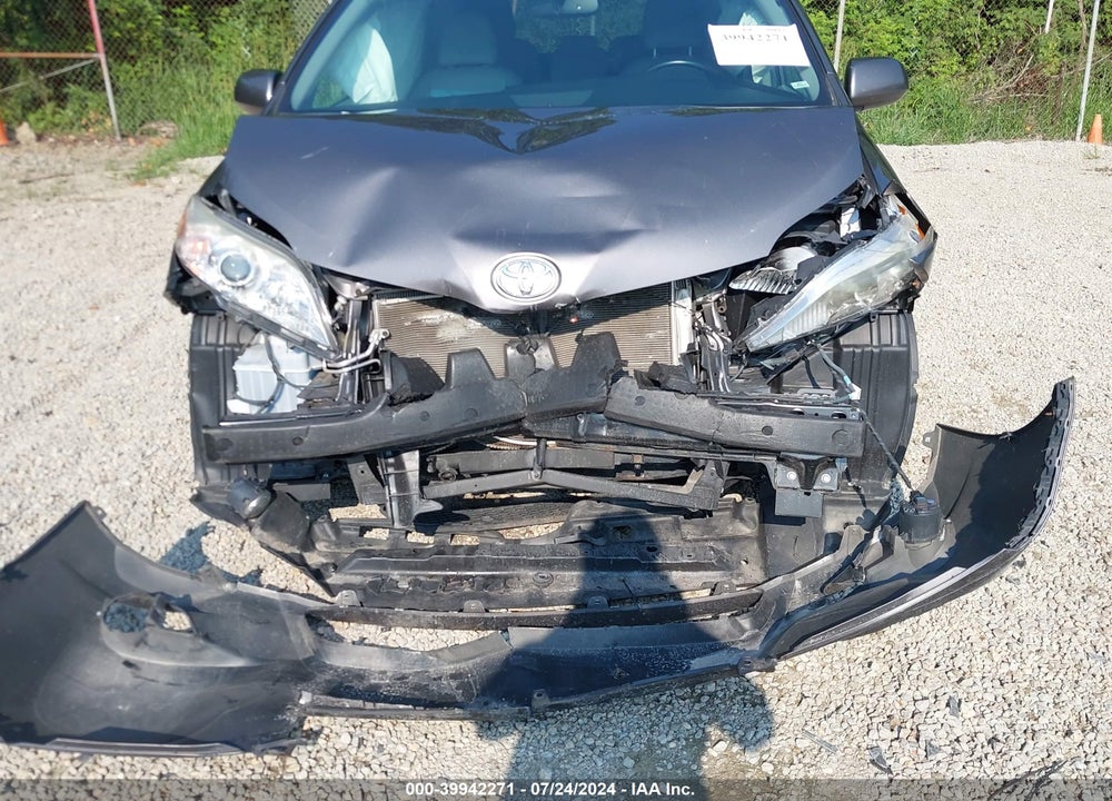 2016 TOYOTA SIENNA XLE 8 PASSENGER VIN: 5TDYK3DC4GS715714
