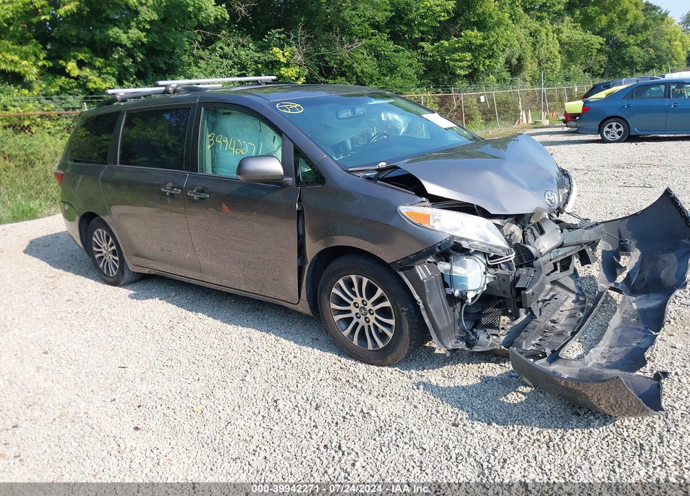 2016 TOYOTA SIENNA XLE 8 PASSENGER VIN: 5TDYK3DC4GS715714