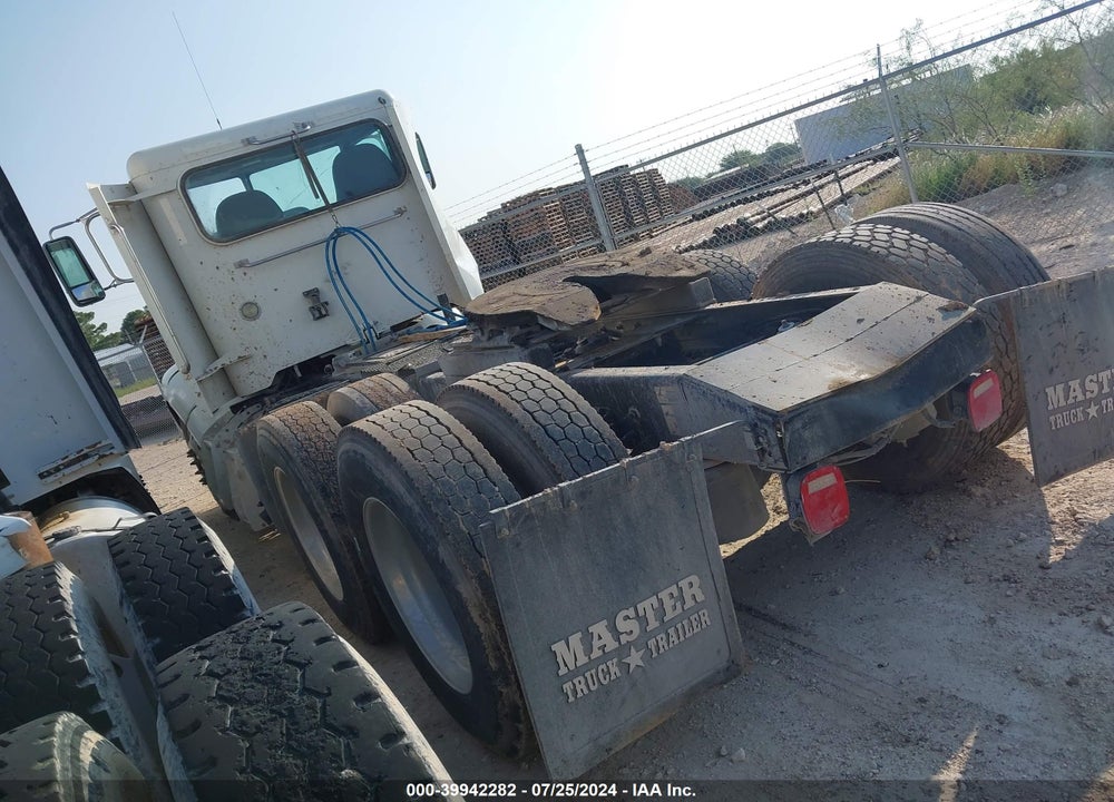 2013 PETERBILT 384 VIN: 1XPVDP9X7DD184563