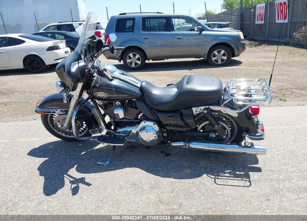 2010 HARLEY-DAVIDSON FLHTCU VIN: 1HD1FC415AB669439