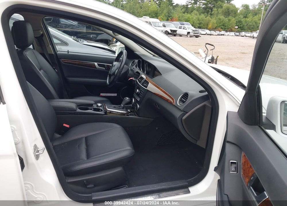 2013 MERCEDES-BENZ C 300 LUXURY 4MATIC/SPORT 4MATIC VIN: WDDGF8AB5DR245329