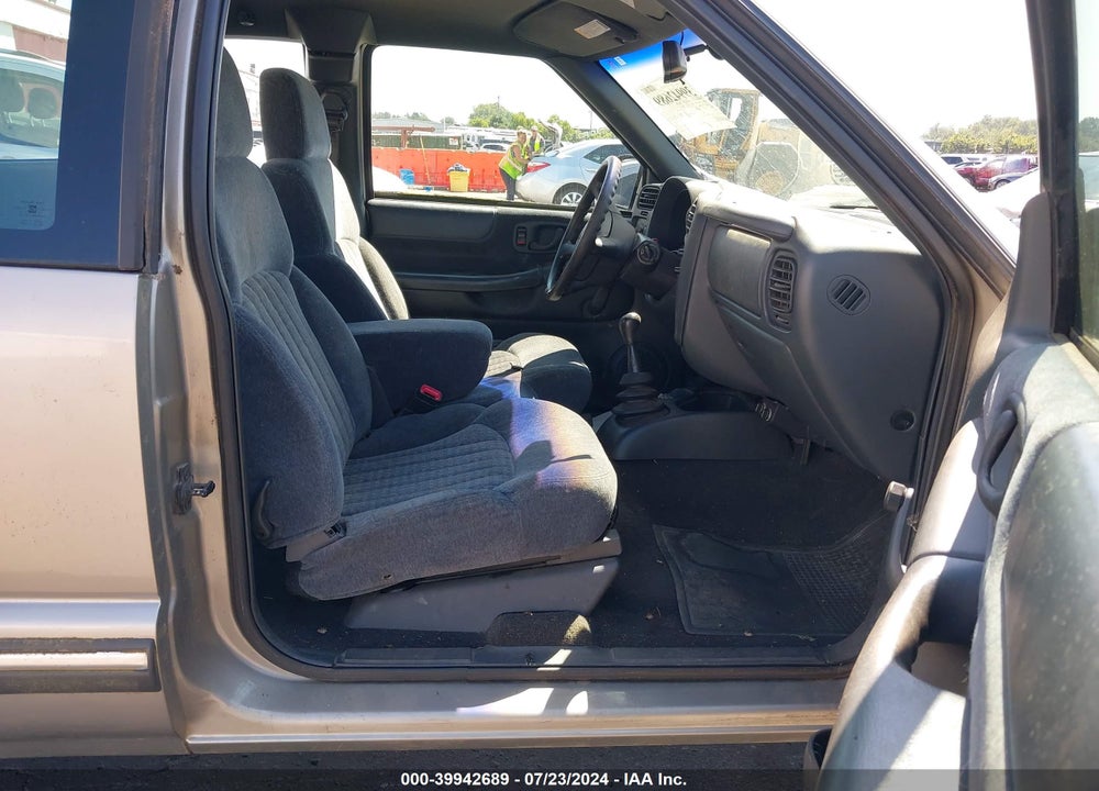 2000 CHEVROLET S-10 LS VIN: 1GCCS1949Y8107323
