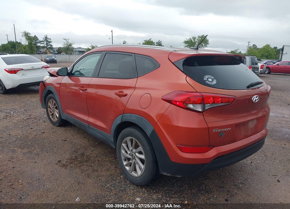 2016 HYUNDAI TUCSON SE VIN: KM8J33A46GU090851