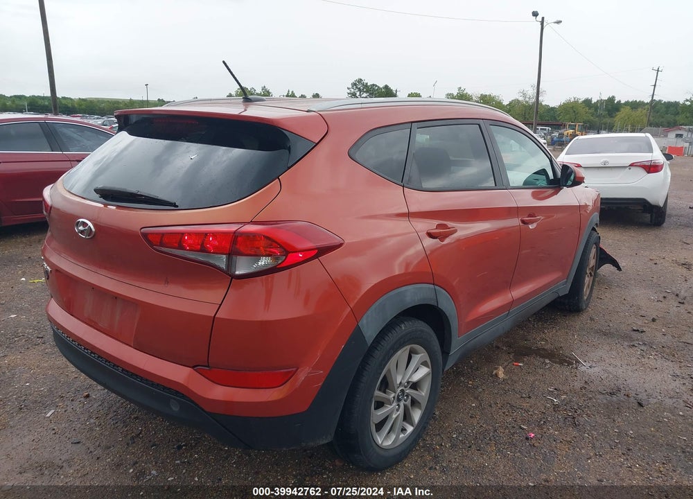 2016 HYUNDAI TUCSON SE VIN: KM8J33A46GU090851
