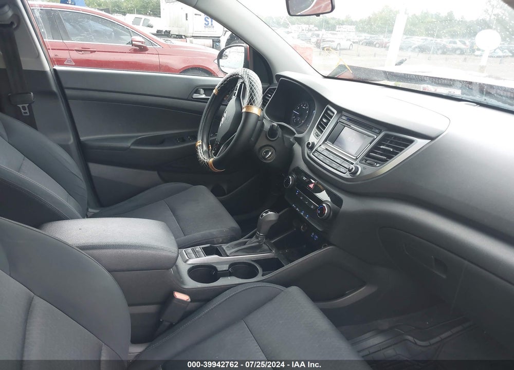 2016 HYUNDAI TUCSON SE VIN: KM8J33A46GU090851