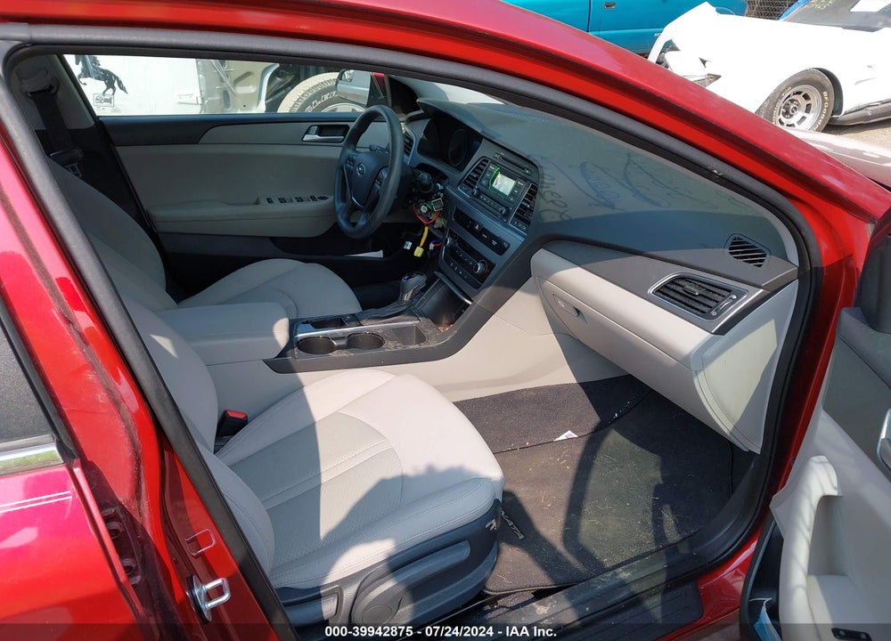 2015 HYUNDAI SONATA SE VIN: 5NPE24AF8FH252911