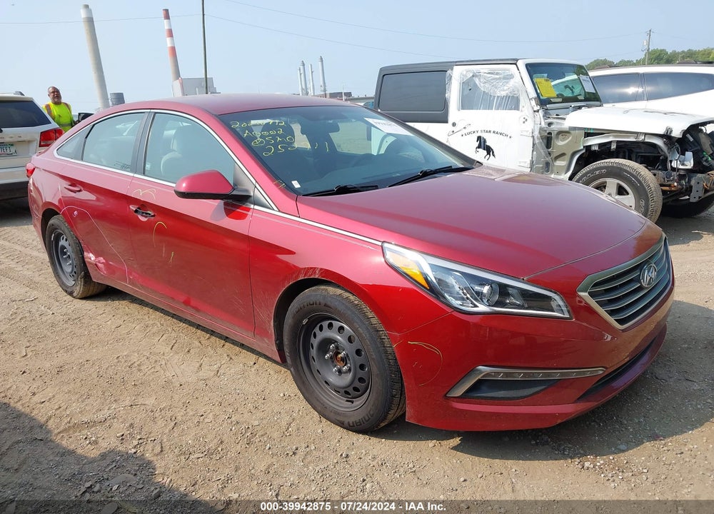 2015 HYUNDAI SONATA SE VIN: 5NPE24AF8FH252911