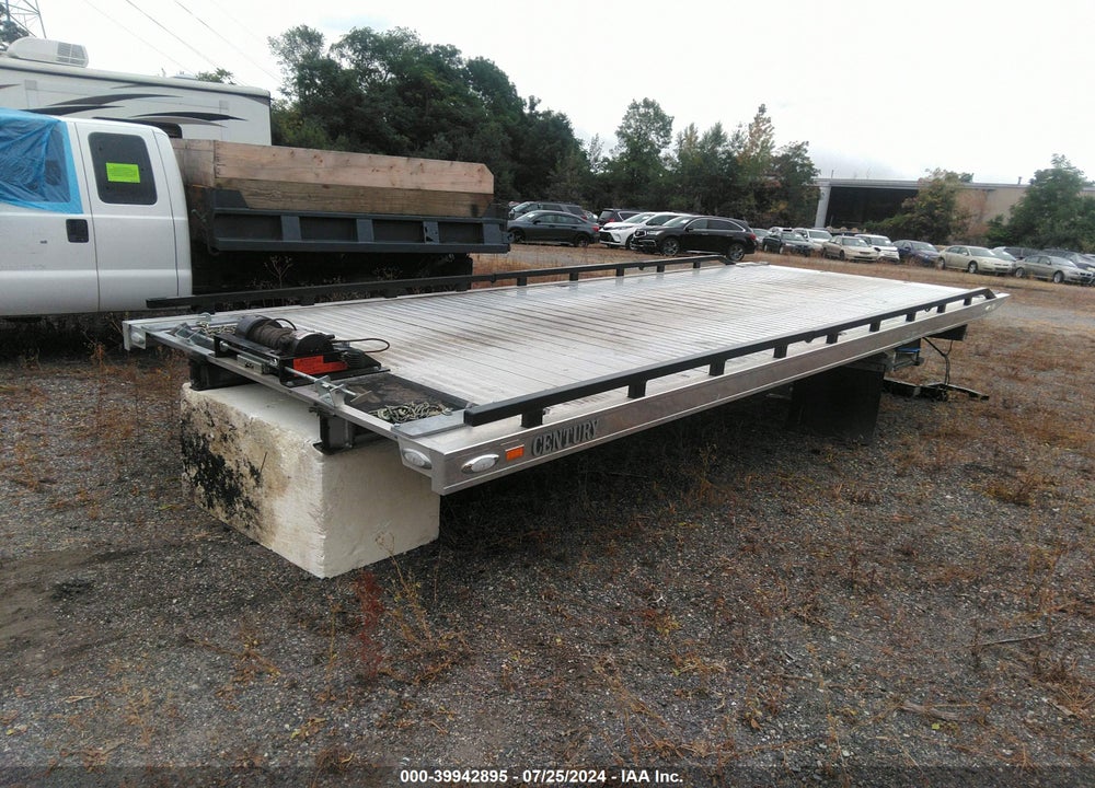 2024 CENTURY 21' CARRIER WITH LIFT ASSEMBLY VIN: XXXXAL12L2D233055