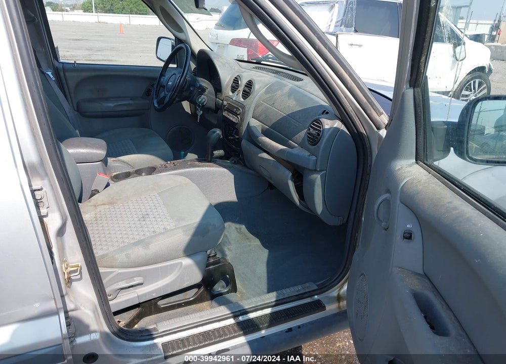 2005 JEEP LIBERTY SPORT VIN: 1J4GL48KX5W671645
