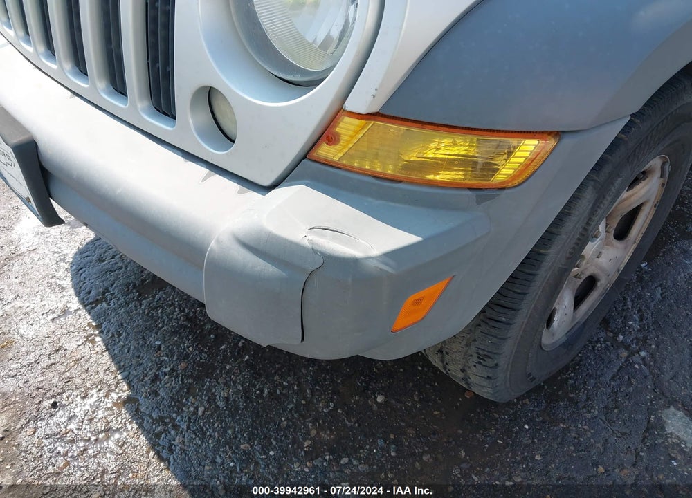 2005 JEEP LIBERTY SPORT VIN: 1J4GL48KX5W671645