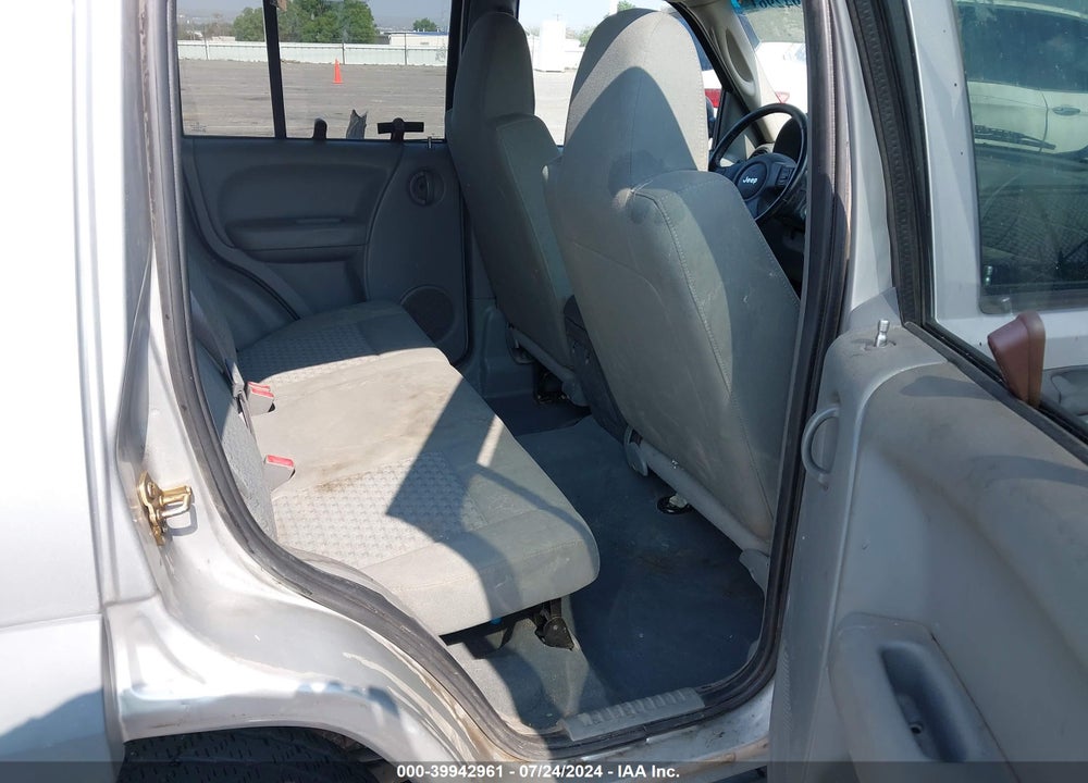 2005 JEEP LIBERTY SPORT VIN: 1J4GL48KX5W671645