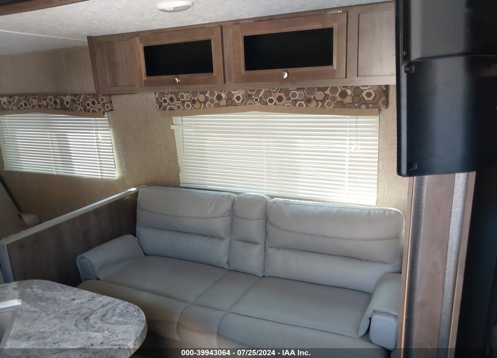 2018 COLEMAN OTHER VIN: 4YDT26320JY935767
