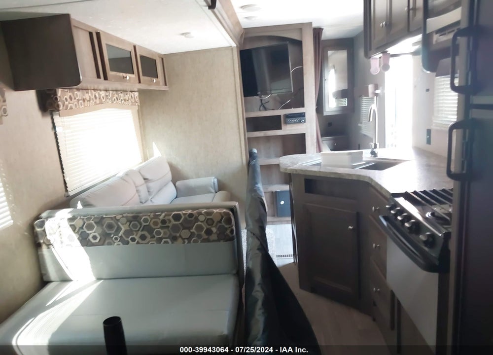 2018 COLEMAN OTHER VIN: 4YDT26320JY935767