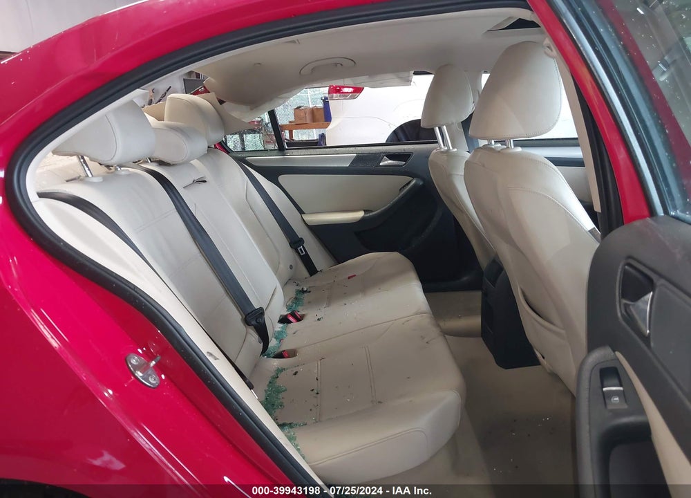 2015 VOLKSWAGEN JETTA 1.8T SE VIN: 3VWD07AJ4FM321771